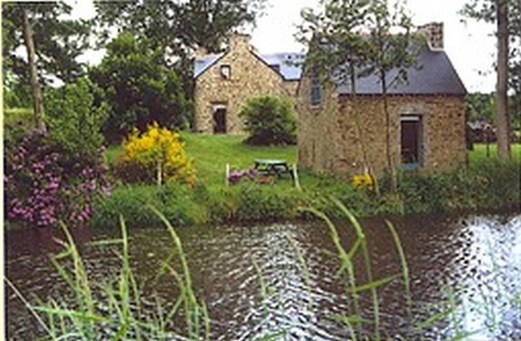 Au Pont Ricoul Bed & Breakfast Saint-Pierre-de-Plesguen Eksteriør bilde